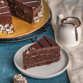 Chocolate Chip Cake (Eggless)